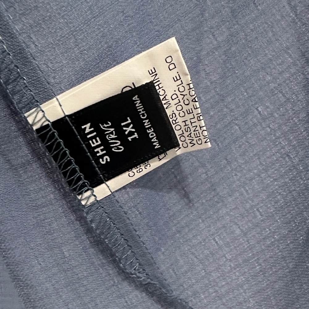Two size 1X womens tops. One is NWT and one is NW/O tags - Picture 4 of 11
